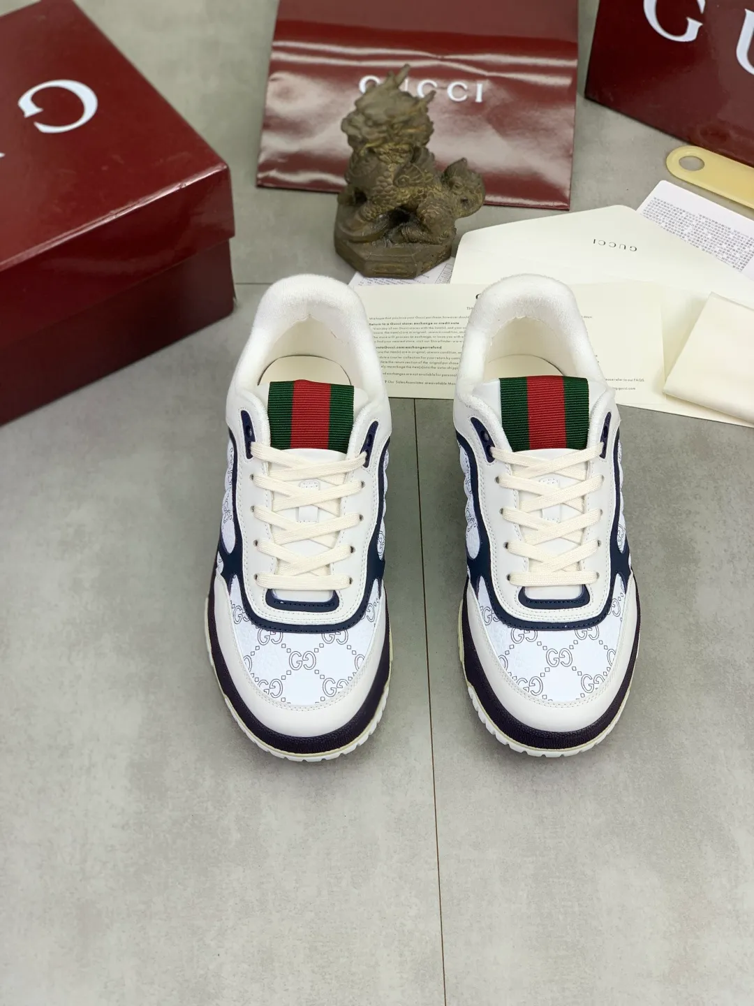 Men's men's shoes 💰P542 new Gucci Gucci couple 🧑‍🤝‍🧑 autumn and winter low-end catwalk casual sneakers, top version! Oil edge craftsmanship. New model for early spring, creating a perfect style, cool and sassy, ​​c-position fashionable wear, classic shoe style with retro and futuristic feel, showing exquisite texture! Open mold to customize high-density outsole. Comes fully packaged. Size: 35-45 Fabric: Imported calfskin punching Lining: Imported original towel lining